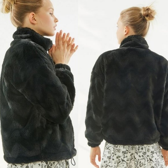 UO Eva Cozy Faux Fur Jacket - Picture 2 of 3